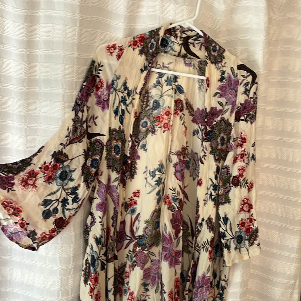 Patrons of Peace women’s top size-one size fits many. Floral pattern, open front